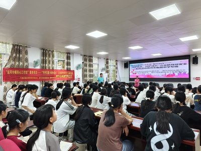 橫州市“運河巾幗服務站”教育信息咨詢服務在新福鎮、南鄉鎮暖心開展